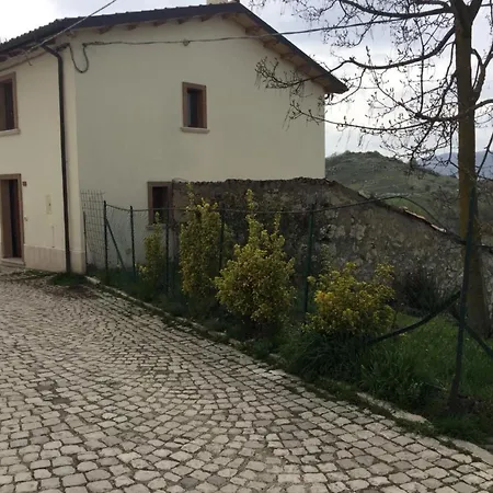 In Roccacinquemiglia Mit Grill By Interhome Vakantiehuis Castel Di Sangro